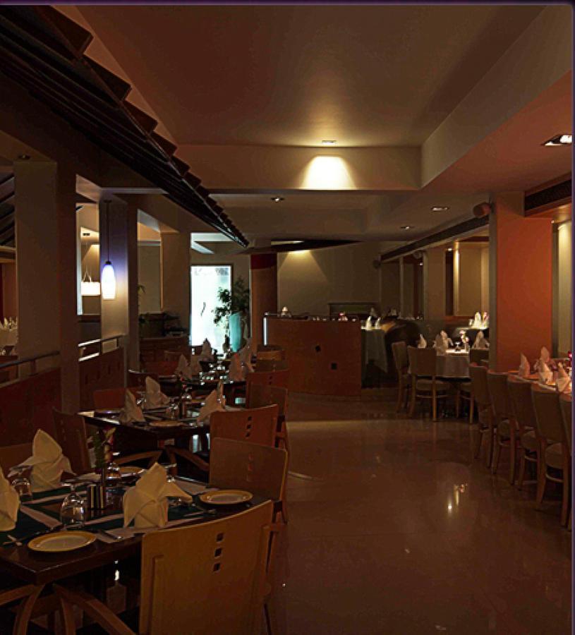 The Royal Orchid Hotel, Chembur Bombay Exterior foto