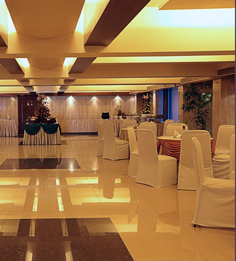 The Royal Orchid Hotel, Chembur Bombay Exterior foto
